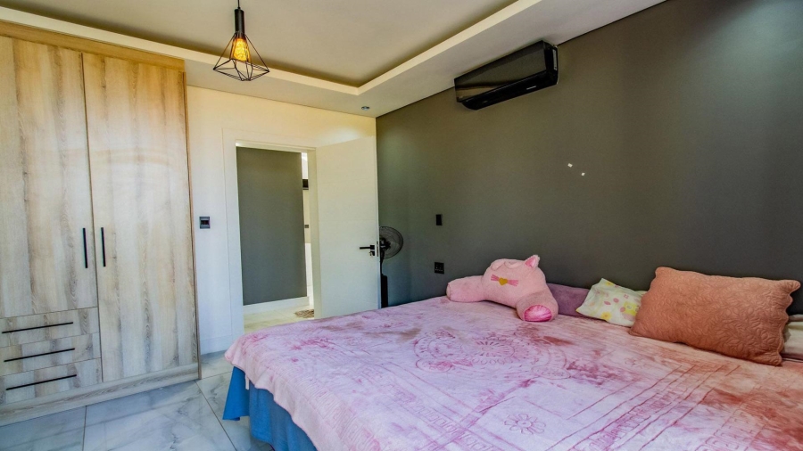 6 Bedroom Property for Sale in The Islands Estates North West